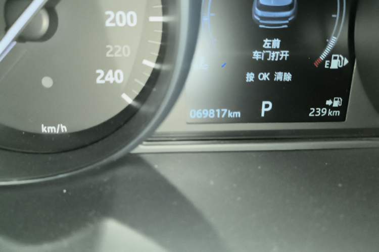 Used Land Rover Range Evoque 2017 2.0T British-Style Prestige Edition Odometer Close Up