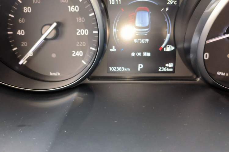 Used Land Rover Range Evoque 2017 2.0T PURE Style Edition Odometer Close Up