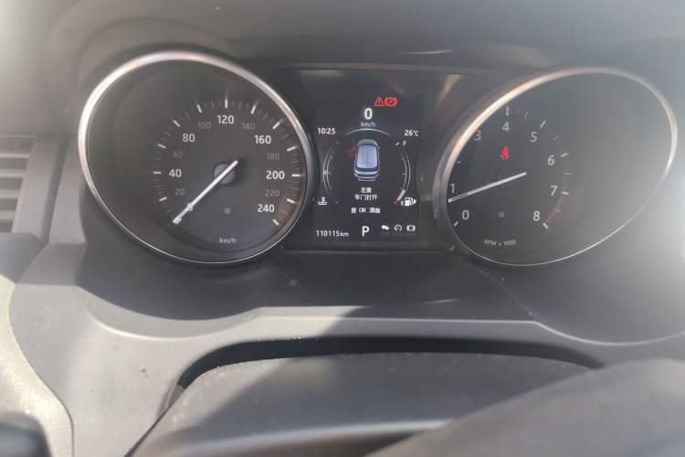 Used Land Rover Range Evoque 2017 2.0T SE Smart Glow Edition Odometer Close Up