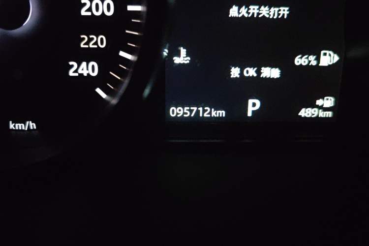 Used Land Rover Range Evoque 2017 2.0T British-Style Prestige Edition Odometer Close Up