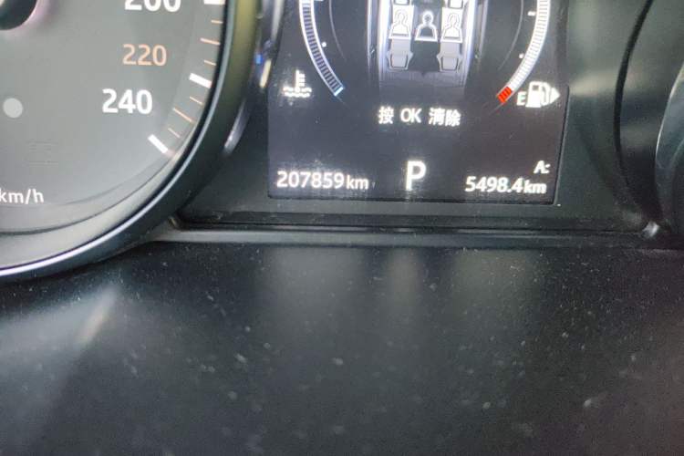 Used Land Rover Range Evoque 2017 2.0T SE Smart Glow Edition Odometer Close Up