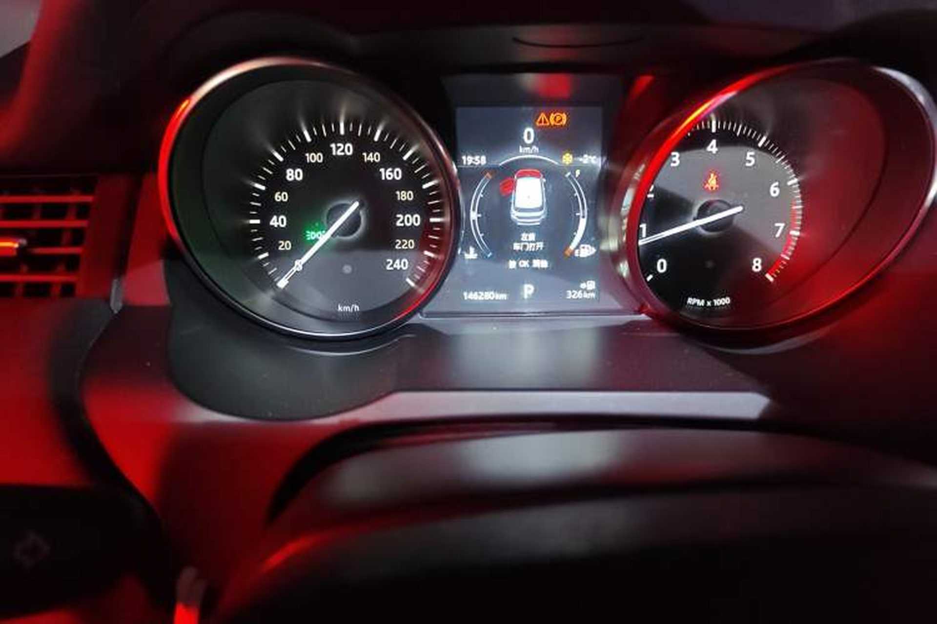 Used Land Rover Range Evoque 2017 2.0T PURE Style Edition Odometer Close Up