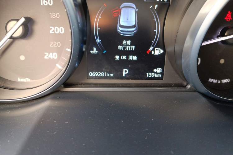 Used Land Rover Range Evoque 2017 2.0T SE Smart Glow Edition Odometer Close Up