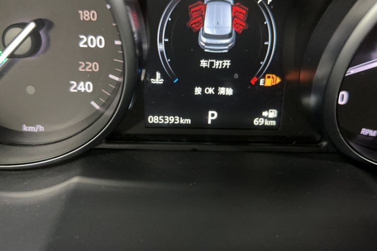 Used Land Rover Range Evoque 2017 2.0T SE Smart Glow Edition Odometer Close Up