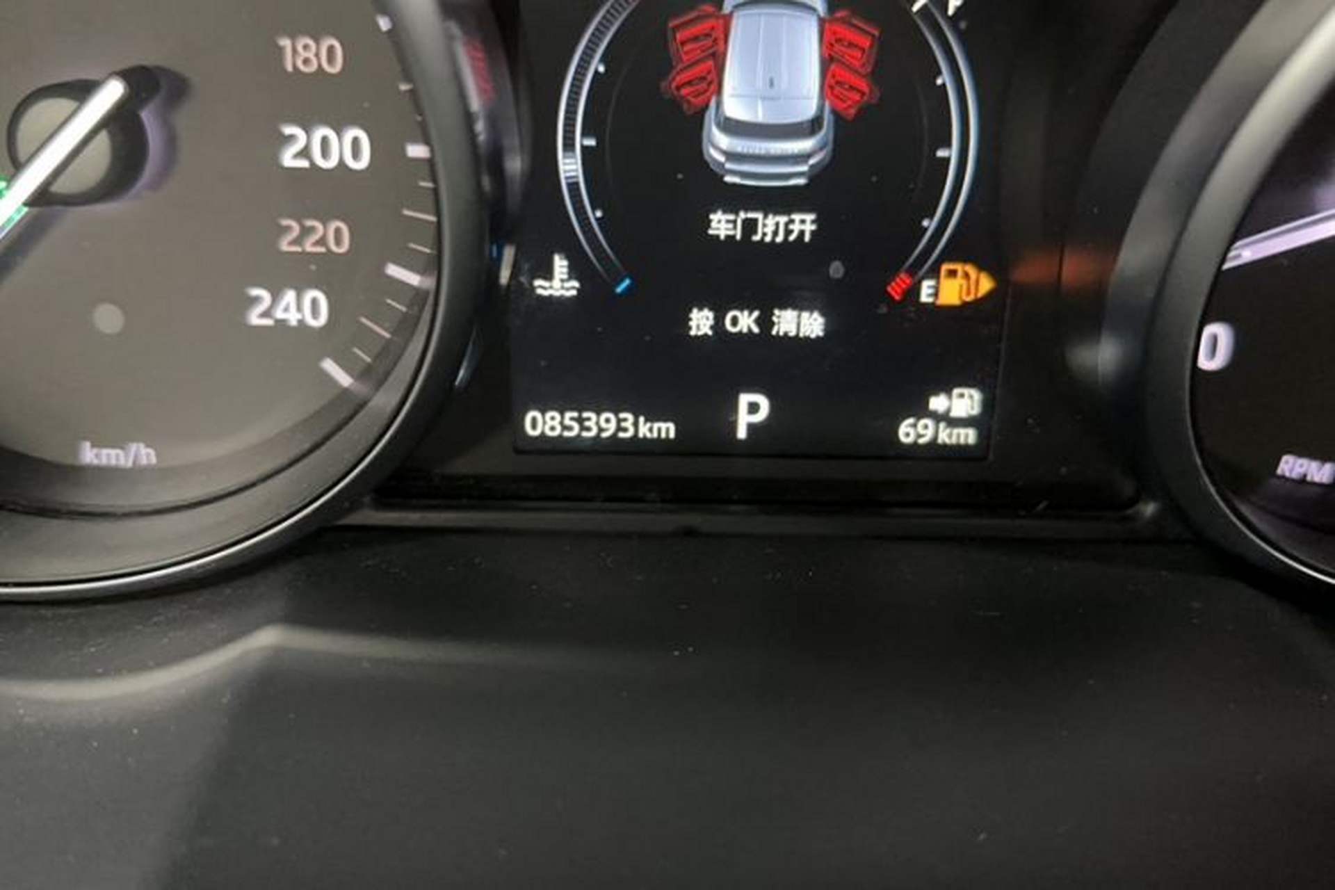 Used Land Rover Range Evoque 2017 2.0T SE Smart Glow Edition Odometer Close Up