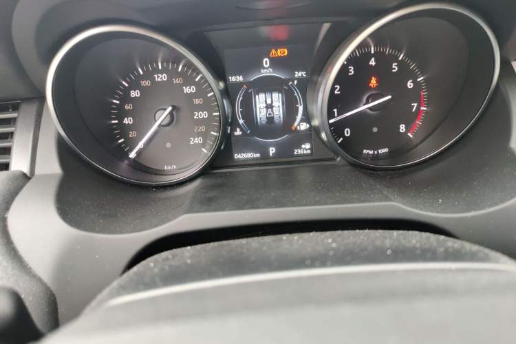 Used Land Rover Range Evoque 2017 2.0T SE Smart Glow Edition Odometer Close Up
