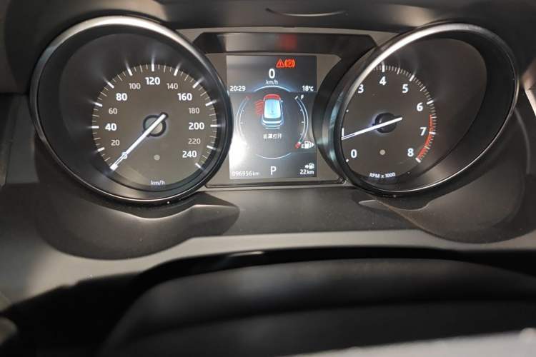 Used Land Rover Range Evoque 2017 2.0T British-Style Prestige Edition Odometer Close Up