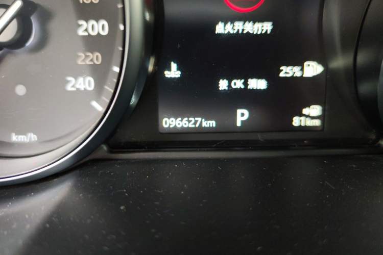 Used Land Rover Range Evoque 2017 2.0T SE Smart Glow Edition Odometer Close Up