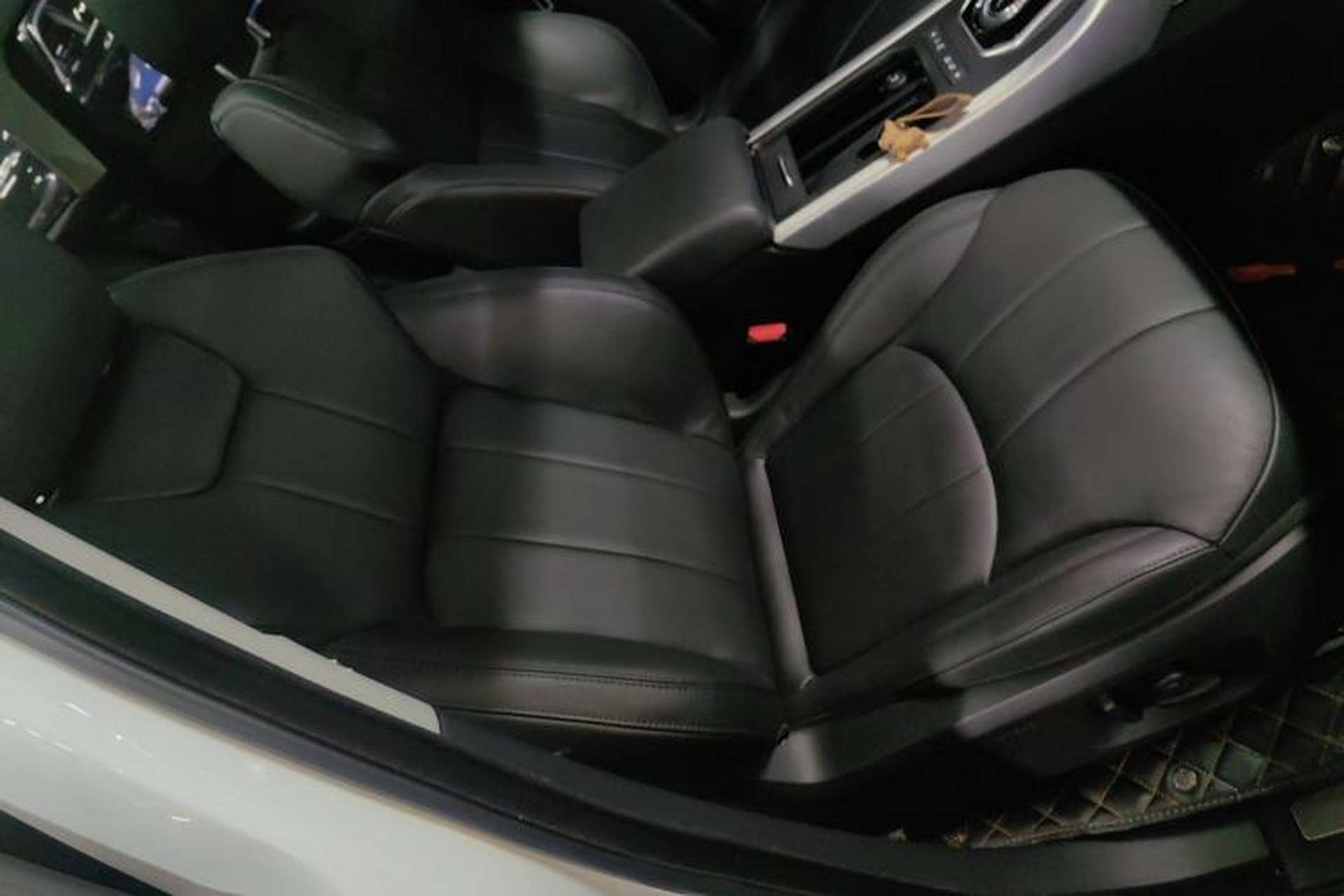 Used Land Rover Range Evoque 2017 2.0T SE Smart Glow Edition Right Front Seat