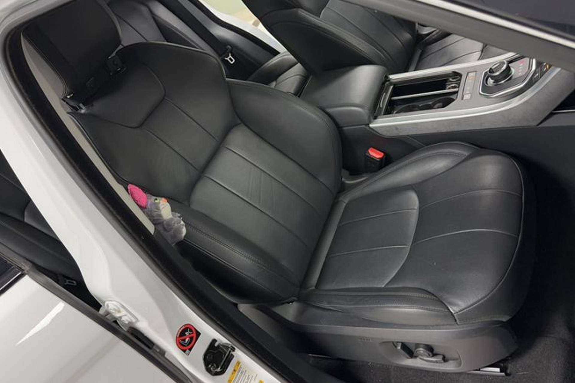 Used Land Rover Range Evoque 2017 2.0T SE Smart Glow Edition Right Front Seat
