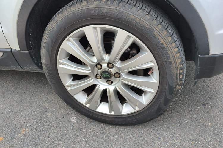 Used Land Rover Range Evoque 2017 2.0T SE Smart Glow Edition Right Front Wheel Hub