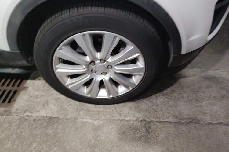 Used Land Rover Range Evoque 2017 2.0T PURE Style Edition Right Front Wheel Hub