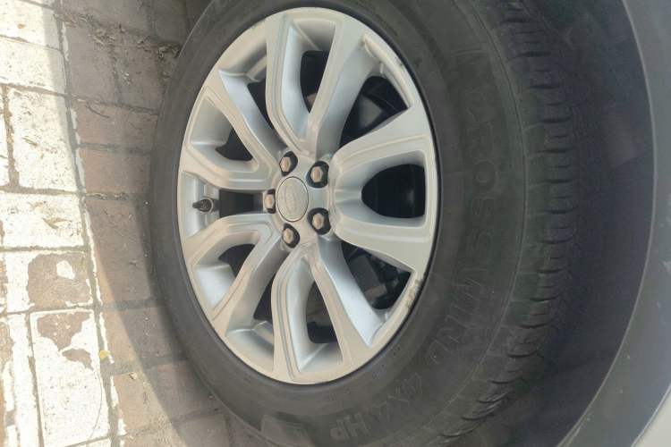 Used Land Rover Range Evoque 2017 2.0T PURE Style Edition Right Front Wheel Hub
