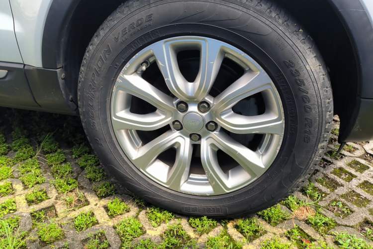 Used Land Rover Range Evoque 2017 2.0T PURE Style Edition Right Front Wheel Hub