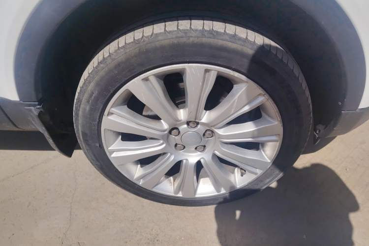 Used Land Rover Range Evoque 2017 2.0T SE Smart Glow Edition Right Front Wheel Hub