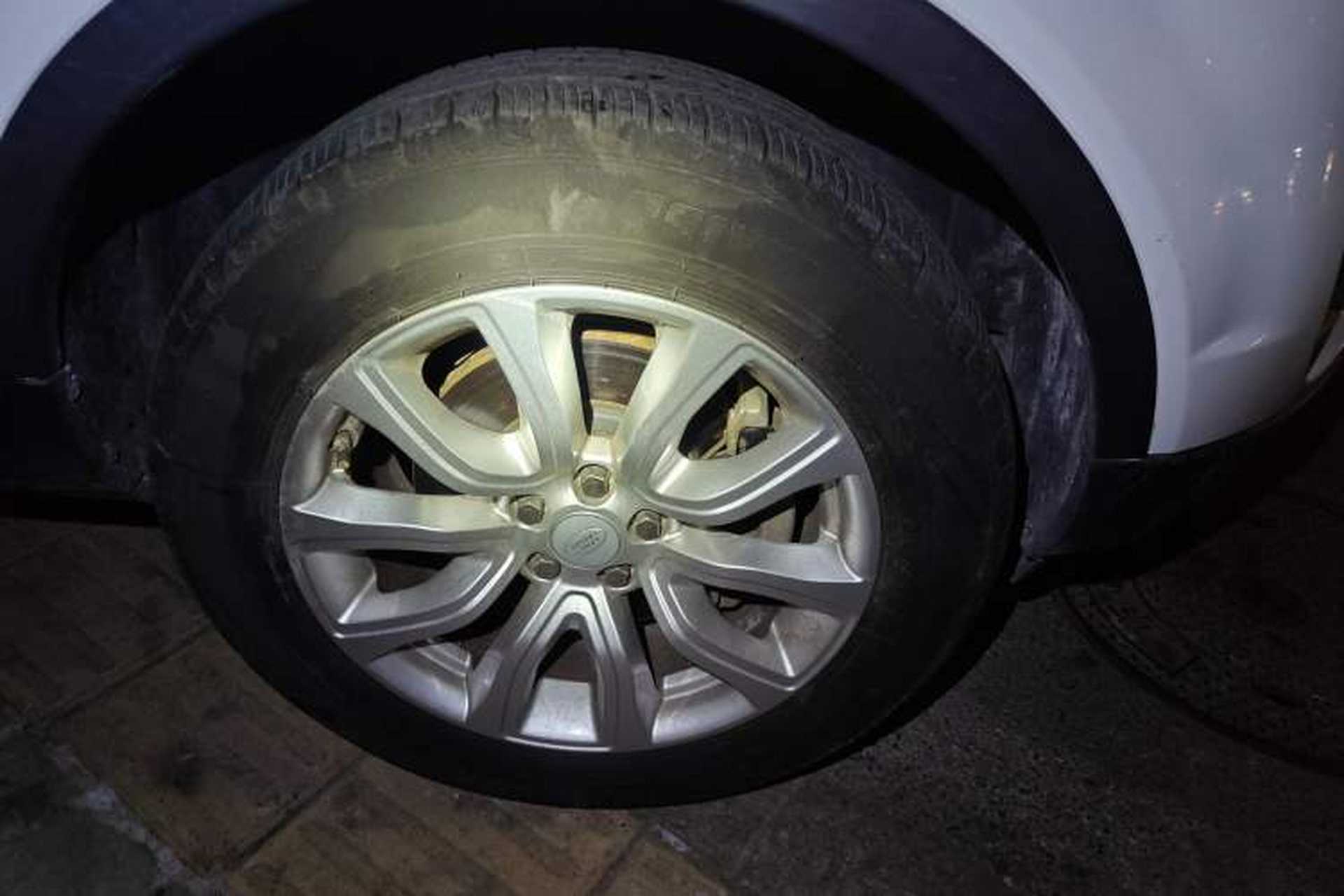 Used Land Rover Range Evoque 2017 2.0T PURE Style Edition Right Front Wheel Hub