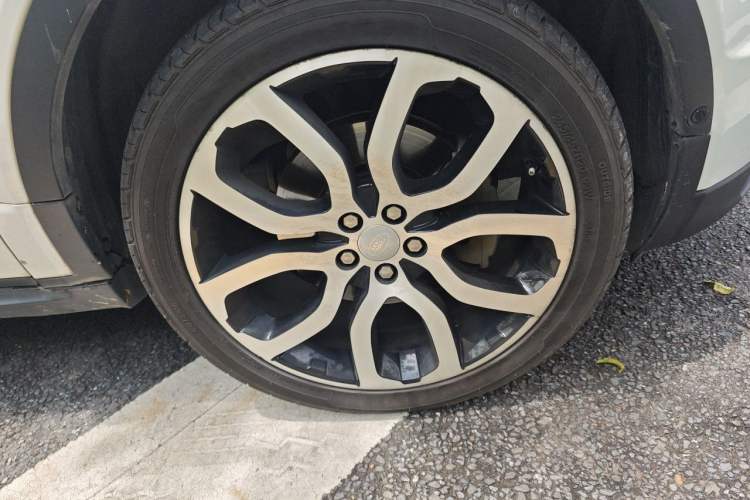 Used Land Rover Range Evoque 2017 2.0T Convertible Edition Right Front Wheel Hub