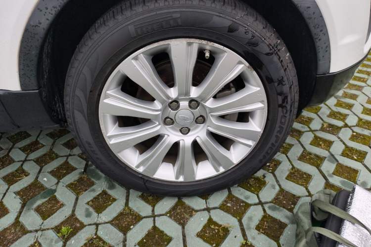 Used Land Rover Range Evoque 2017 2.0T SE Smart Glow Edition Right Front Wheel Hub