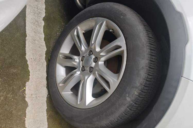 Used Land Rover Range Evoque 2017 2.0T SE PLUS Smart Enjoyment Edition Right Front Wheel Hub