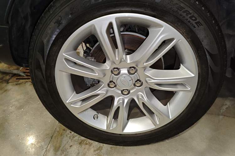 Used Land Rover Range Evoque 2017 2.0T SE PLUS Smart Enjoyment Edition Right Rear Wheel Hub