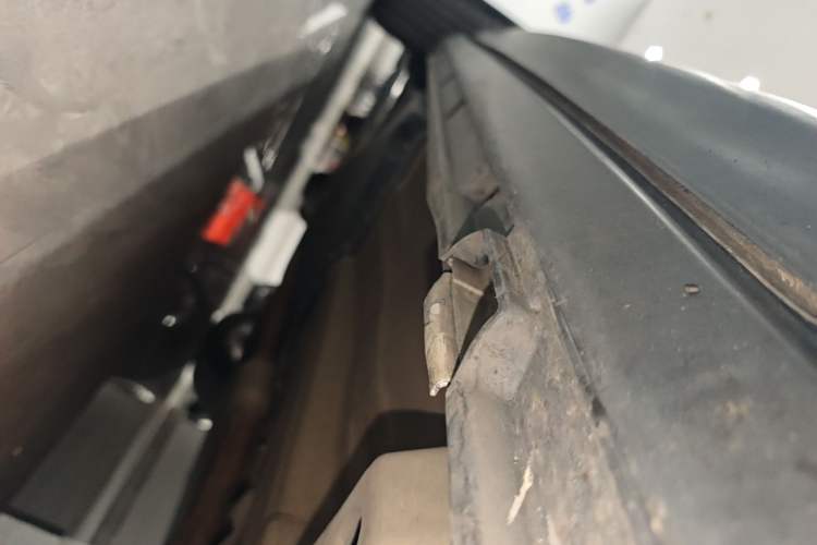 Used Land Rover Range Evoque 2017 2.0T SE PLUS Smart Enjoyment Edition Right Side Sill