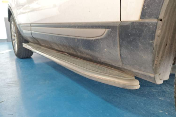 Used Land Rover Range Evoque 2017 2.0T PURE Style Edition Right Side Sill