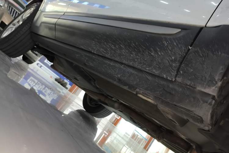 Used Land Rover Range Evoque 2017 2.0T PURE Style Edition Right Side Sill
