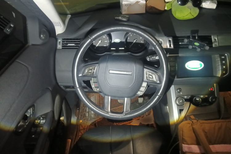 Used Land Rover Range Evoque 2017 2.0T British-Style Prestige Edition Steering Wheel