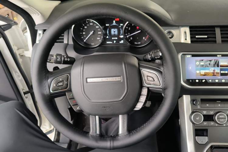 Used Land Rover Range Evoque 2017 2.0T SE PLUS Smart Enjoyment Edition Steering Wheel