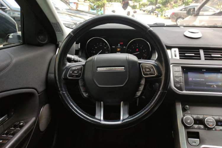 Used Land Rover Range Evoque 2017 2.0T British-Style Prestige Edition Steering Wheel