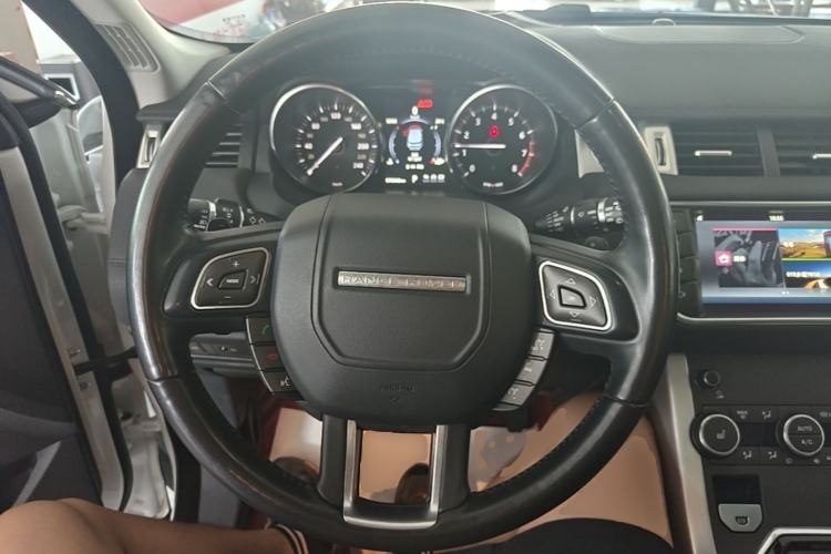 Used Land Rover Range Evoque 2017 2.0T British-Style Prestige Edition Steering Wheel
