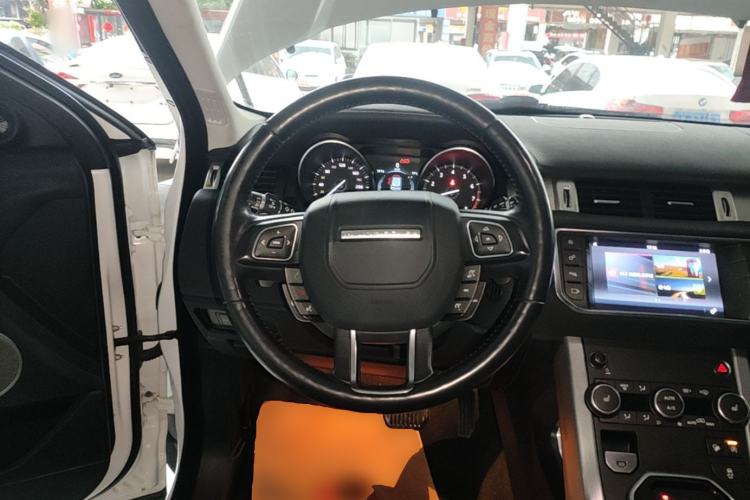 Used Land Rover Range Evoque 2017 2.0T British-Style Prestige Edition Steering Wheel