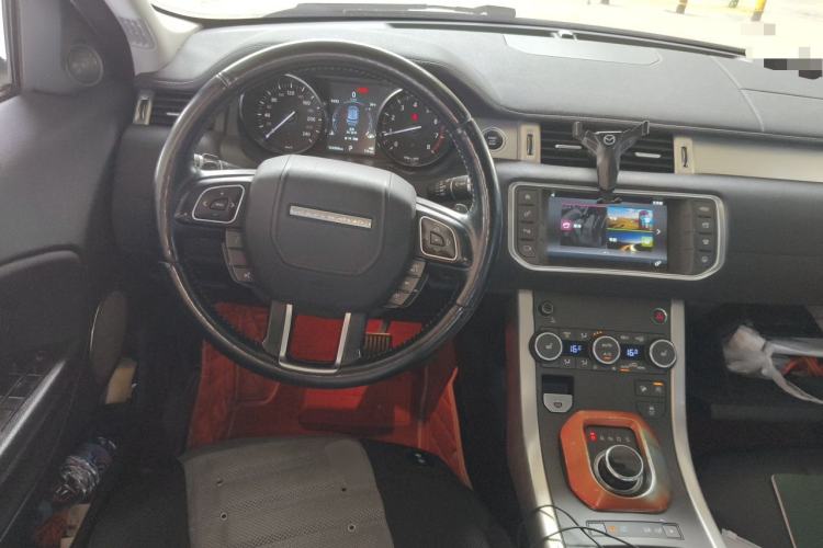 Used Land Rover Range Evoque 2017 2.0T SE Smart Glow Edition Steering Wheel