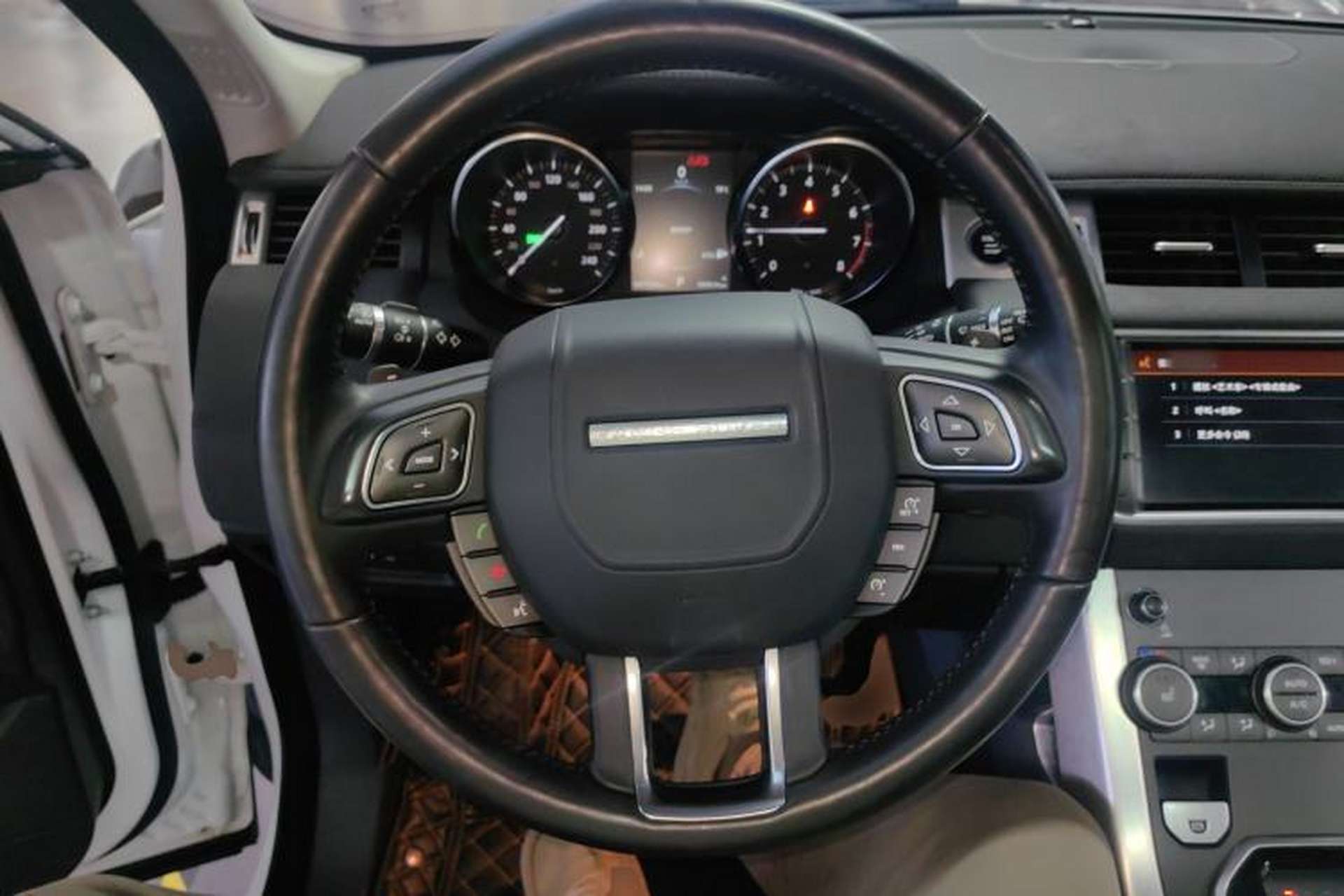 Used Land Rover Range Evoque 2017 2.0T SE Smart Glow Edition Steering Wheel