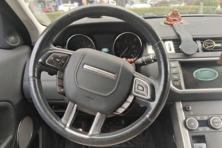 Used Land Rover Range Evoque 2017 2.0T SE Smart Glow Edition Steering Wheel