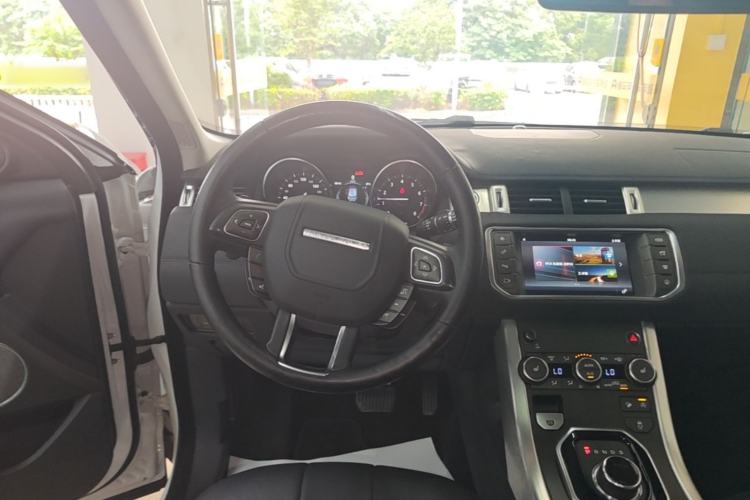 Used Land Rover Range Evoque 2017 2.0T SE Smart Glow Edition Steering Wheel