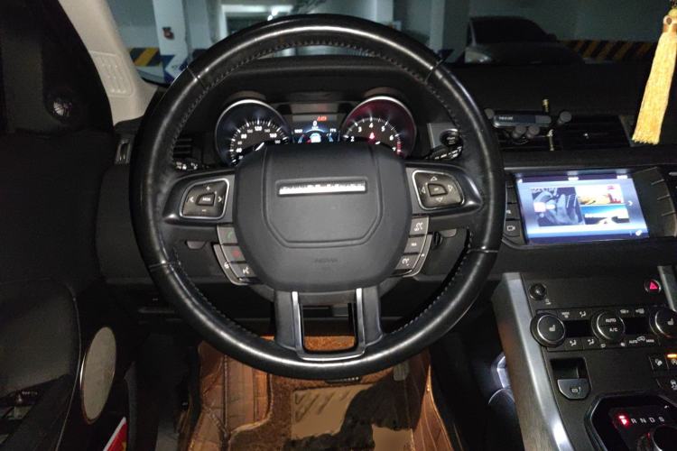Used Land Rover Range Evoque 2017 2.0T British-Style Prestige Edition Steering Wheel