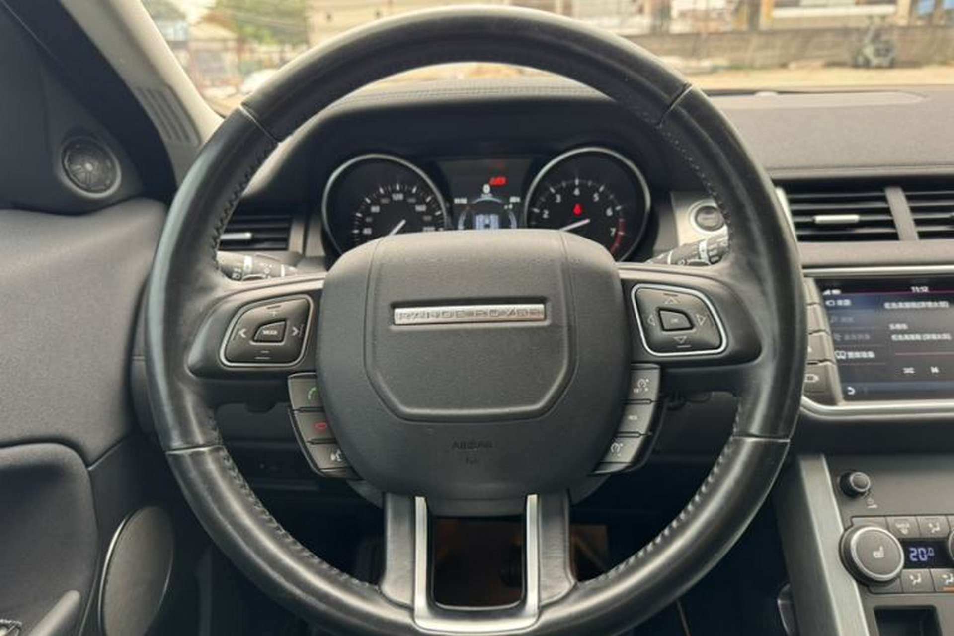 Used Land Rover Range Evoque 2017 2.0T SE Smart Glow Edition Steering Wheel