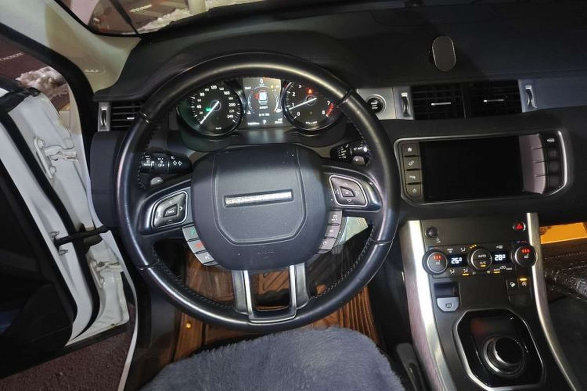 Used Land Rover Range Evoque 2017 2.0T PURE Style Edition Steering Wheel