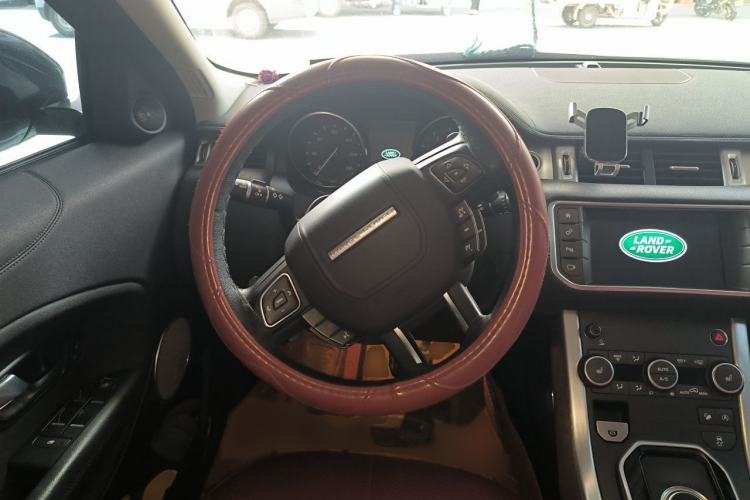 Used Land Rover Range Evoque 2017 2.0T British-Style Prestige Edition Steering Wheel