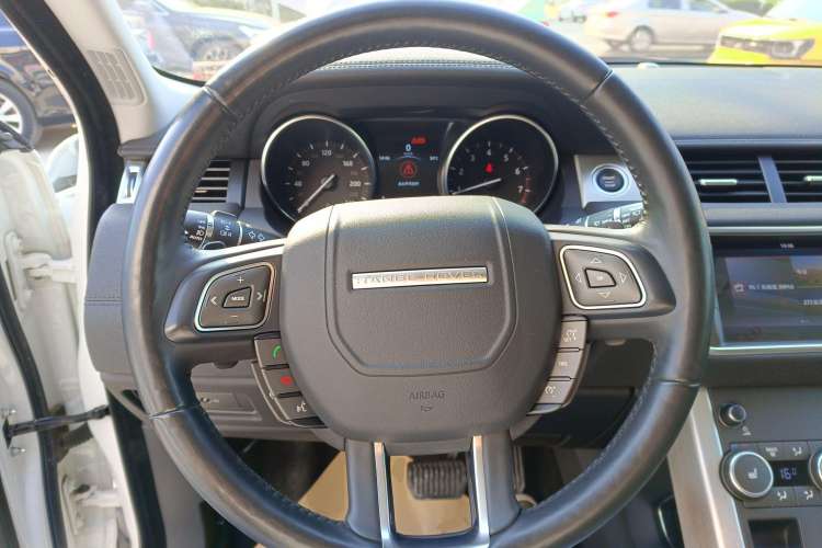 Used Land Rover Range Evoque 2017 2.0T SE Smart Glow Edition Steering Wheel