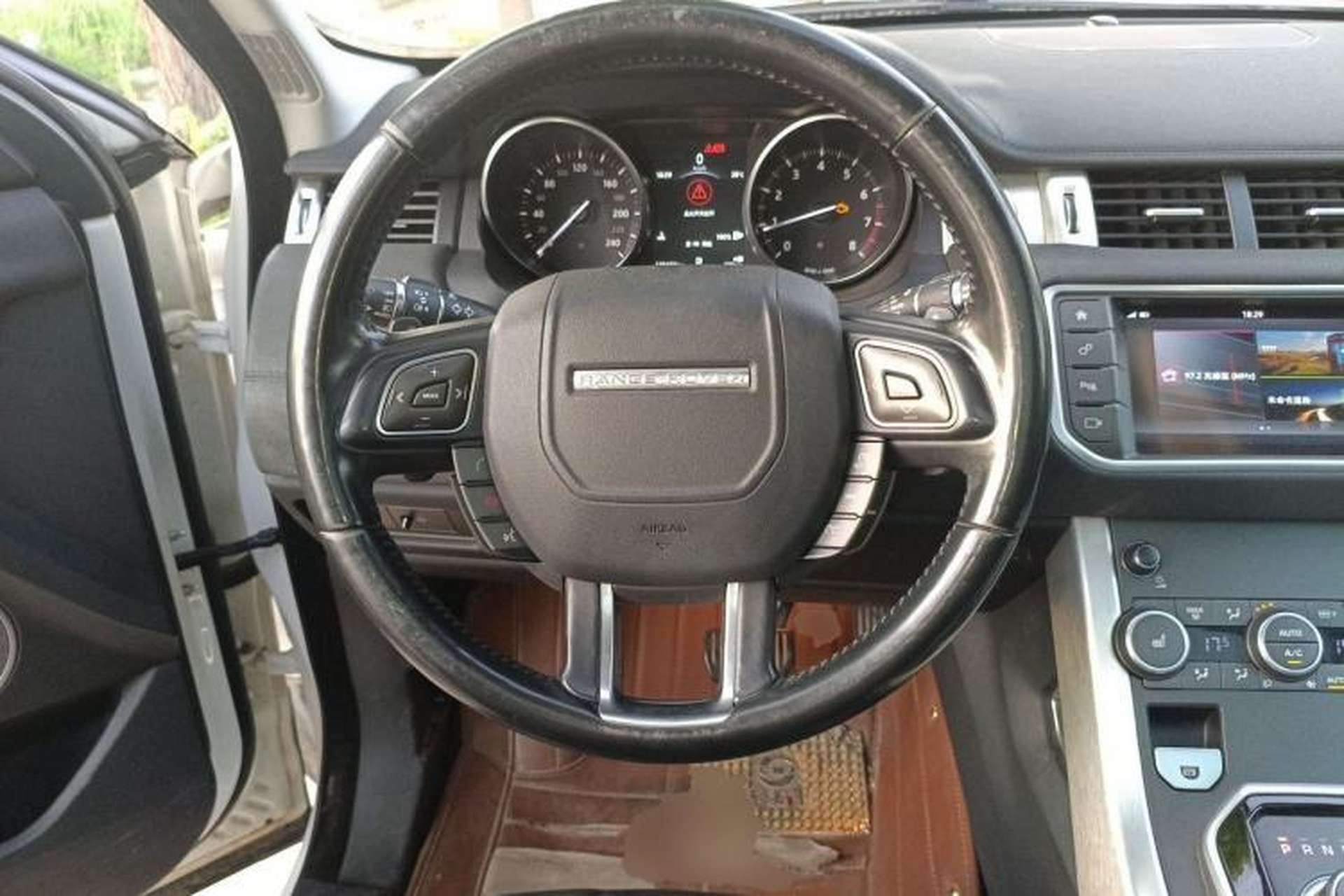 Used Land Rover Range Evoque 2017 2.0T British-Style Prestige Edition Steering Wheel