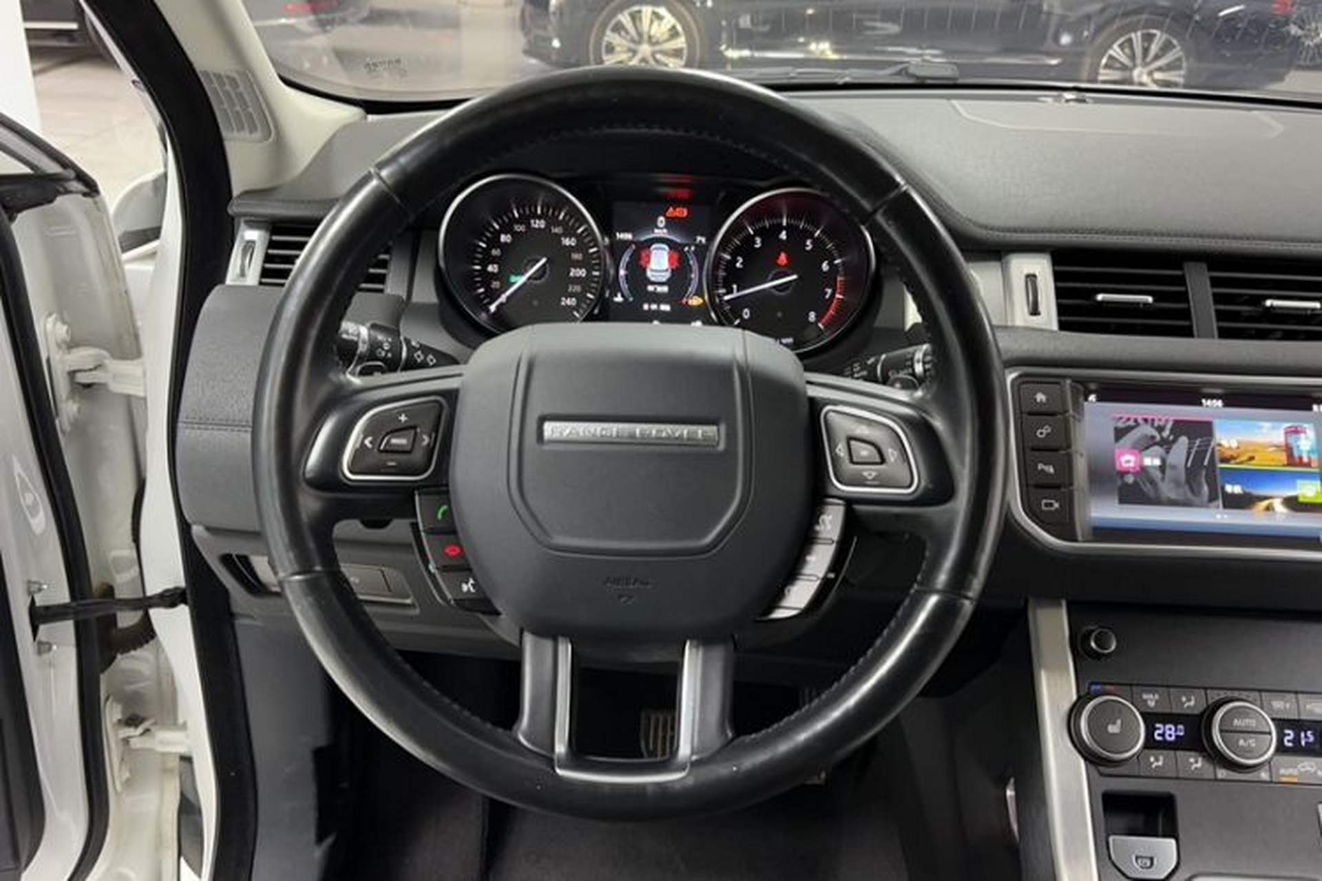 Used Land Rover Range Evoque 2017 2.0T SE Smart Glow Edition Steering Wheel