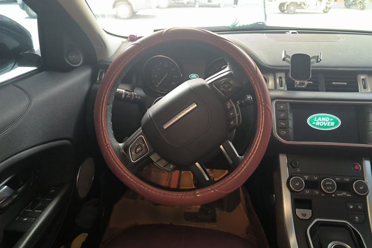 Used Land Rover Range Evoque 2017 2.0T British-Style Prestige Edition Steering Wheel