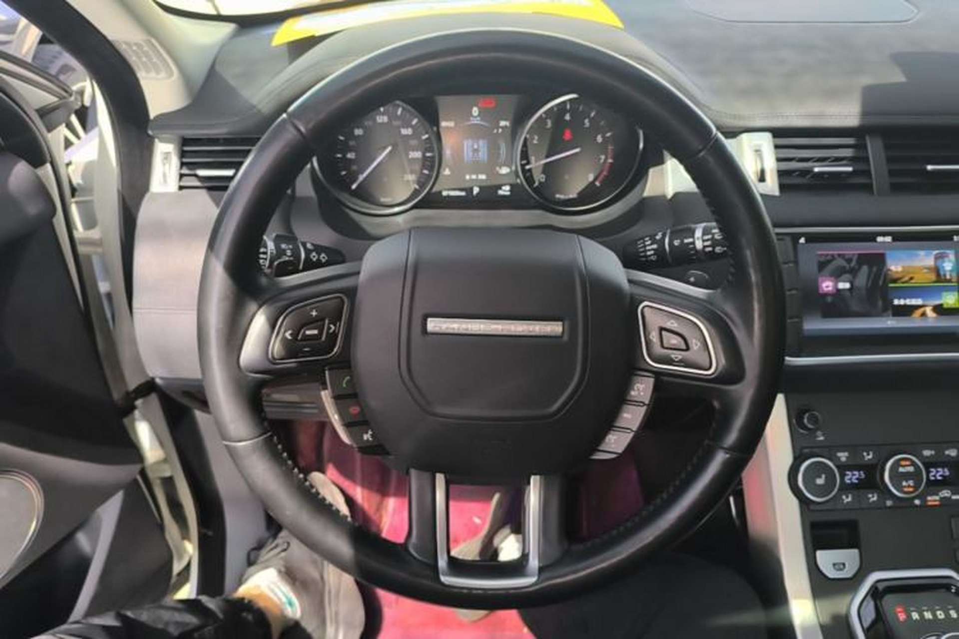 Used Land Rover Range Evoque 2017 2.0T SE Smart Glow Edition Steering Wheel