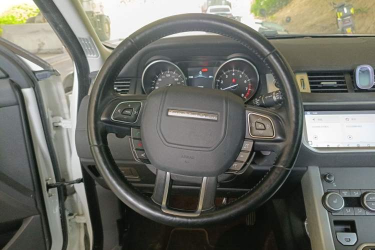 Used Land Rover Range Evoque 2017 2.0T SE Smart Glow Edition Steering Wheel