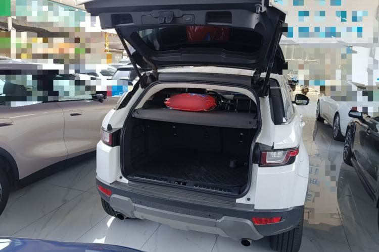 Used Land Rover Range Evoque 2017 2.0T British-Style Prestige Edition Trunk