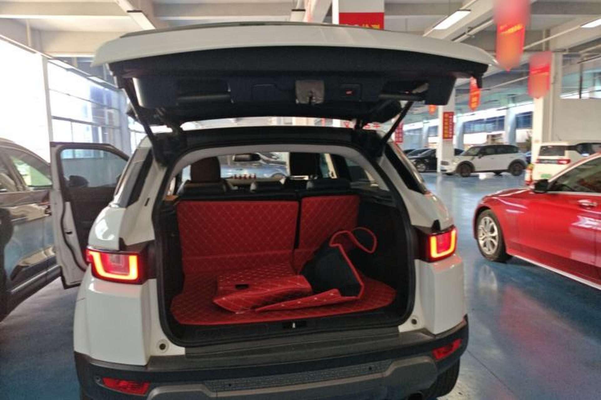 Used Land Rover Range Evoque 2017 2.0T PURE Style Edition Trunk