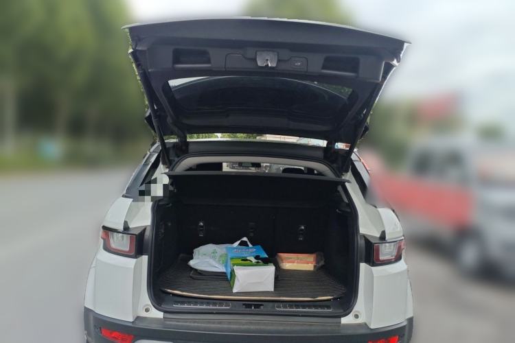 Used Land Rover Range Evoque 2017 2.0T British-Style Prestige Edition Trunk