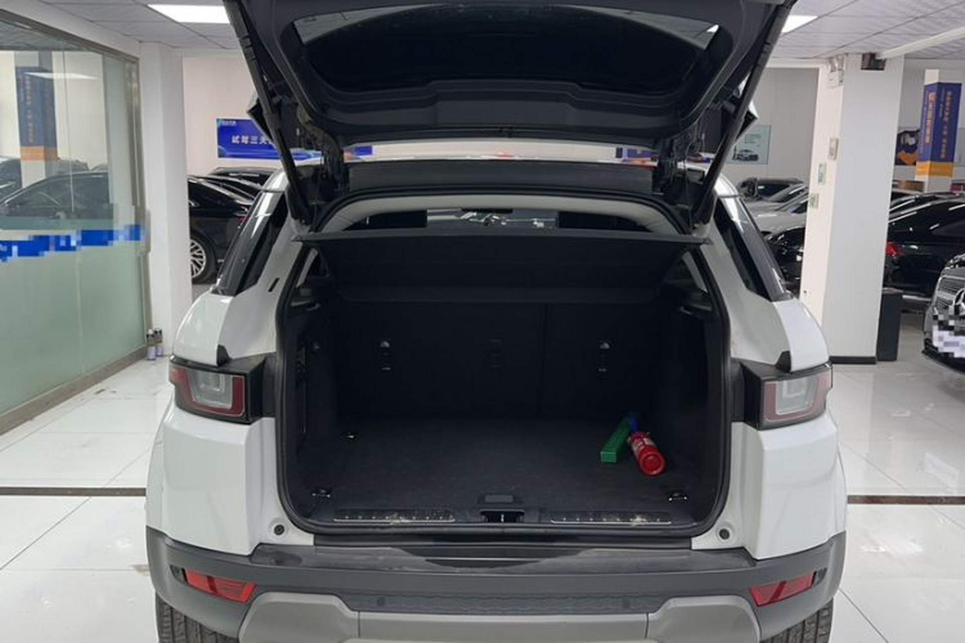 Used Land Rover Range Evoque 2017 2.0T SE Smart Glow Edition Trunk